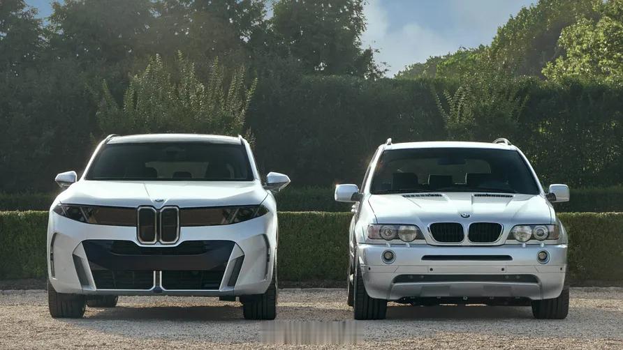 #宝马##宝马X5#Kith×BMW合作打造了两台one-of-one定制车：全新第五代X5（G65