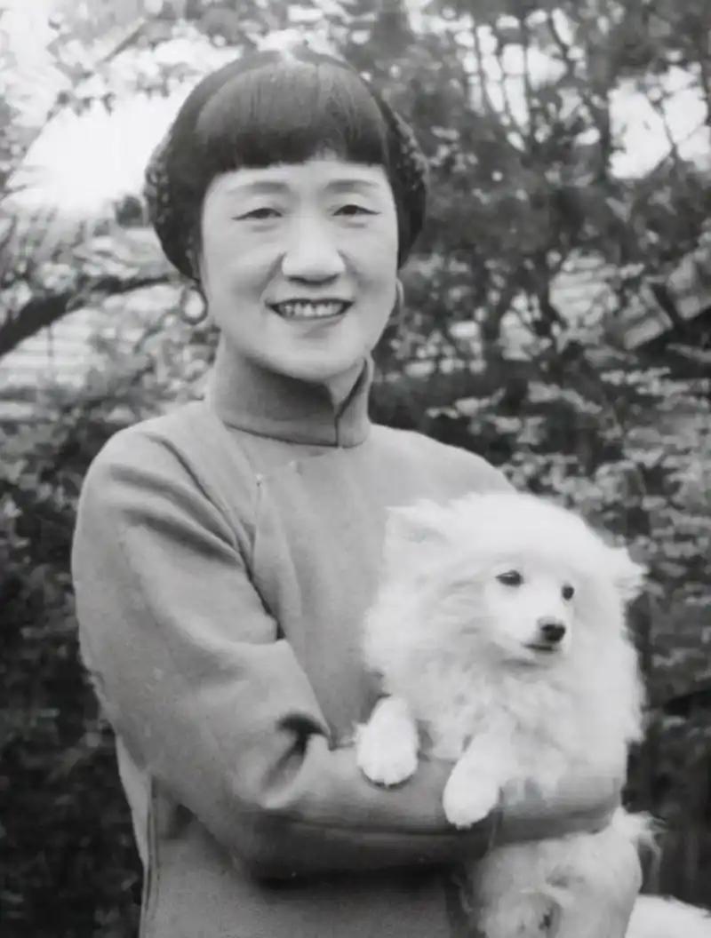 性学专家很扎心的一句话：看起来越正经的女人，越容易出轨。因为正经是给别人看的，骨