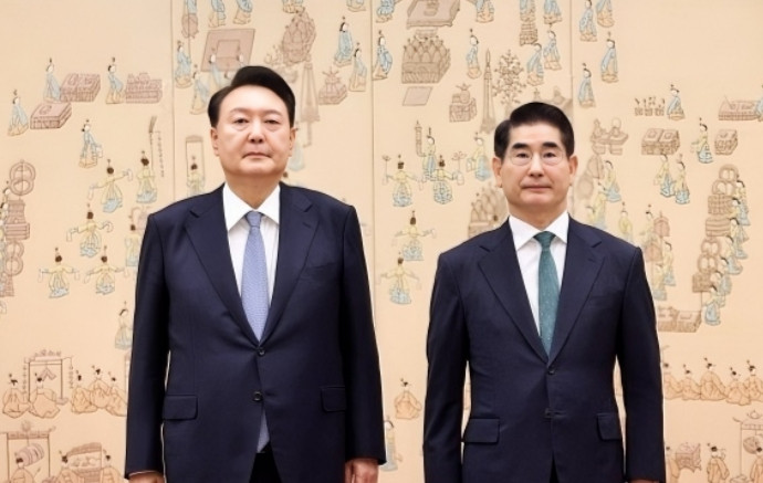 尹锡悦前防长不服判决韩国前国防部长金龙显在当地时间16日表示不服法院关于取保候