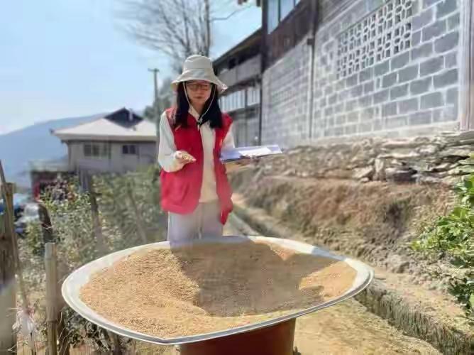 11月30日晚，广西桂林龙胜县委宣传部发文缅怀原驻村干部邓桂娟。她1992年出生