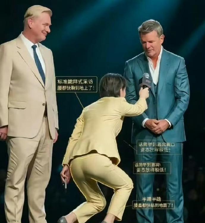 这两张图对比起来，相似度不要太高。而且这种场合怎么可能会少了老胡呢？前不久，