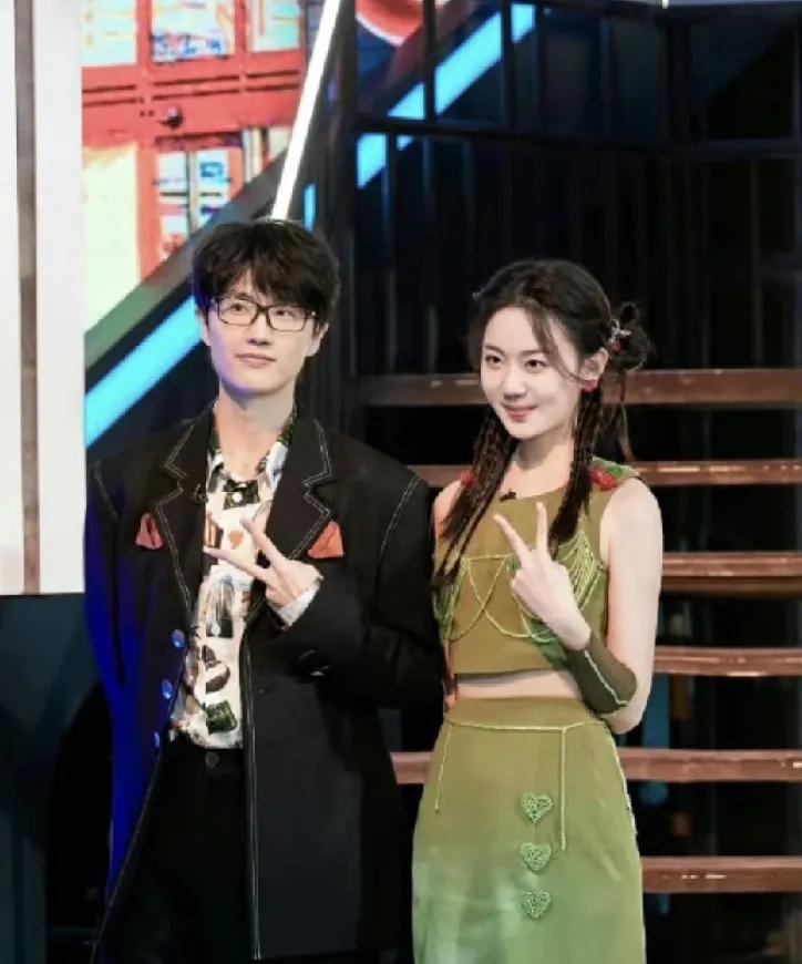 找到原因了，许嵩和冯禧迟迟没结婚，原因很简单，不是放不下黄龄，而是因为两个人