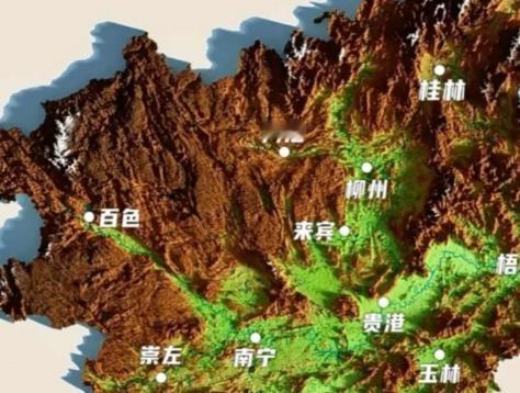 从广西地形图看，广西的首府应该搬迁到贵港。贵港在广西才是平原，而且是广西的中心位