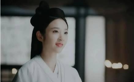 213年，29岁的郭女王被送给曹丕，曹丕嫌她年纪大，模样也不好，打发她去做了宫女