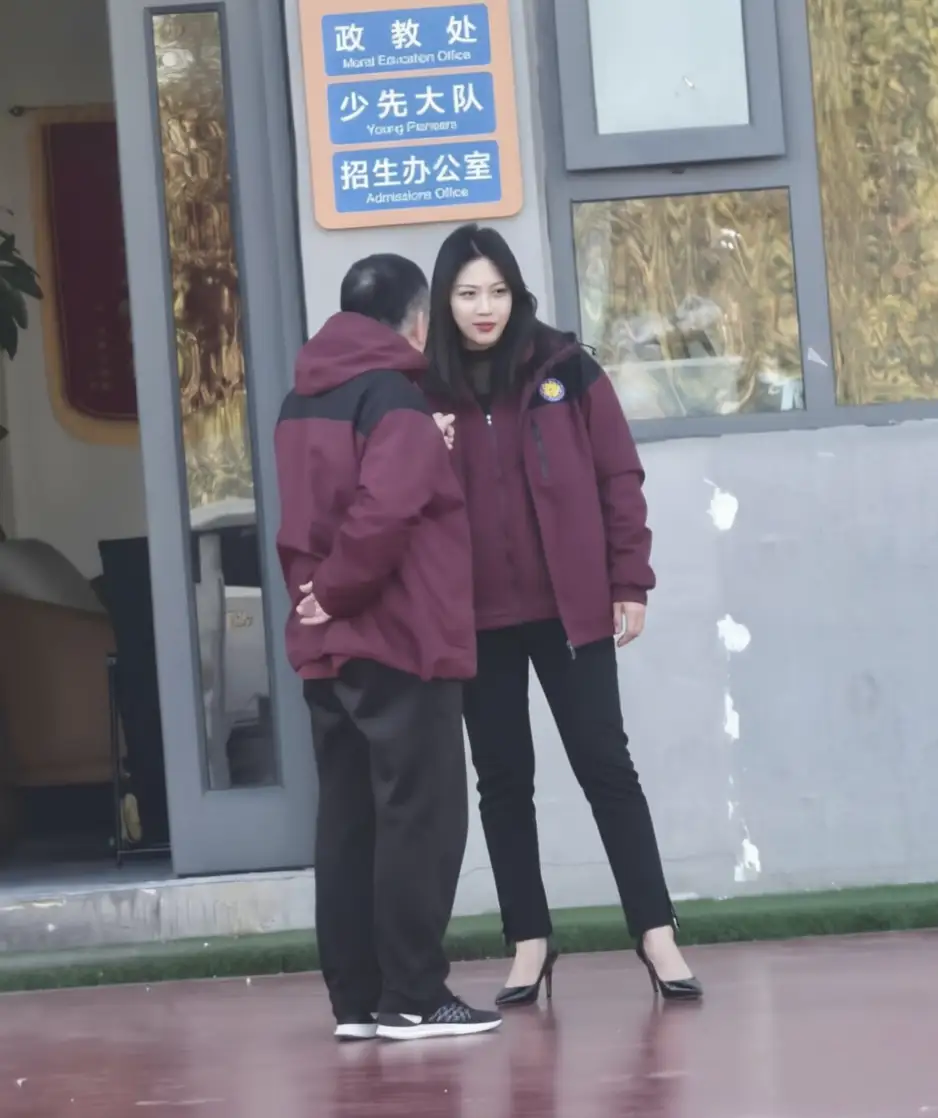 班主任的日常：不是在挨批评，就是在去挨批评的路上。领导的话永远听不完，学