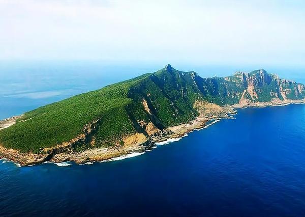 日本公然挑衅红线，欲登钓鱼岛立标识，中方雷霆回应！12月15日，日本共同社