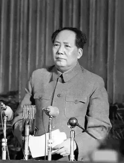 我们这么大个国家，要对人类有贡献。总跟在别人后头爬，活得像什么样子！主权问题