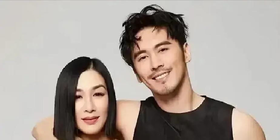 12年姐弟恋，钟丽缇52岁放弃生娃婆婆搬来同住，张伦硕把主卧让给老人，自己