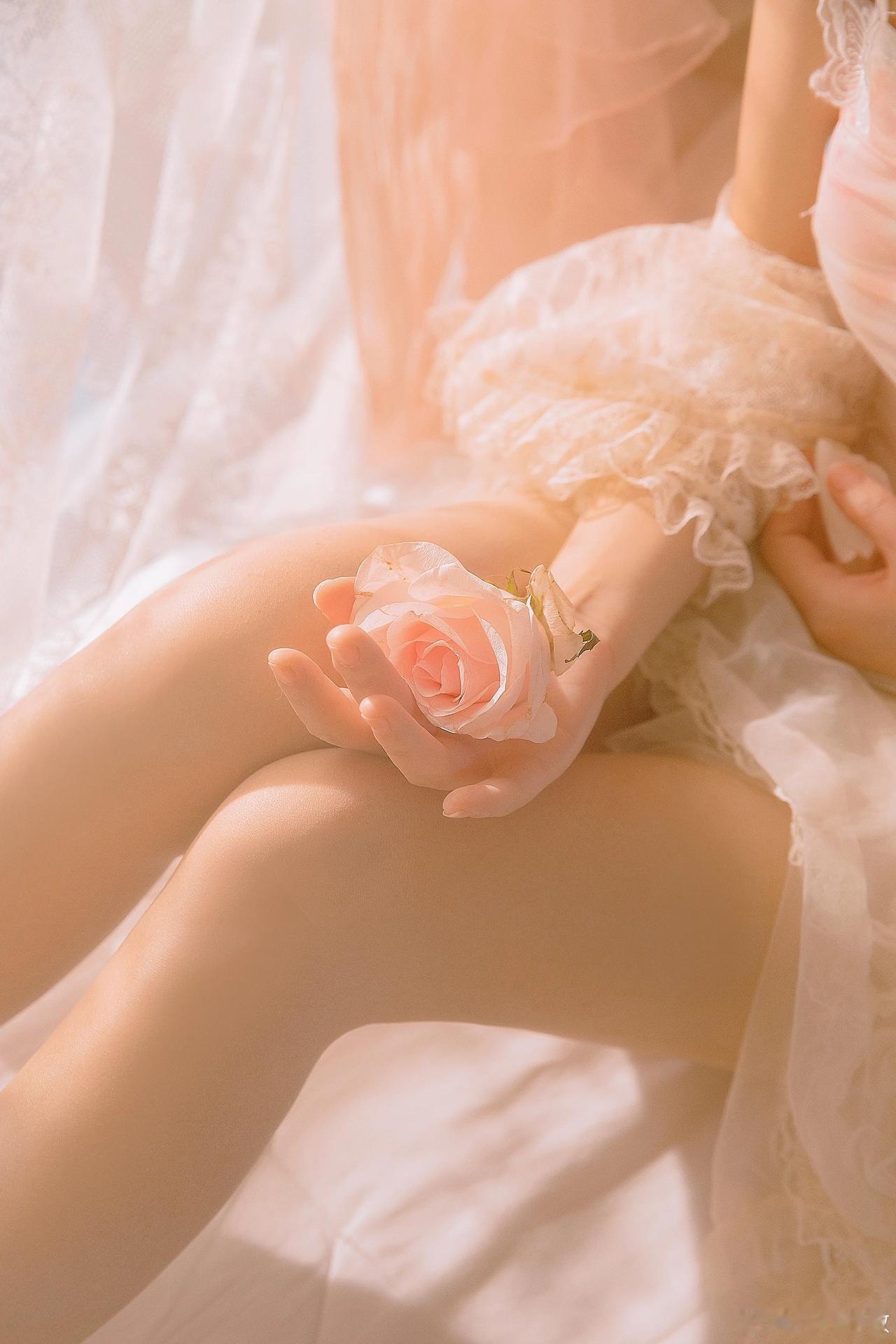 女人让你“得手”的4个暗示，看懂一个就别错过！别傻等女人说“我愿意”了！真