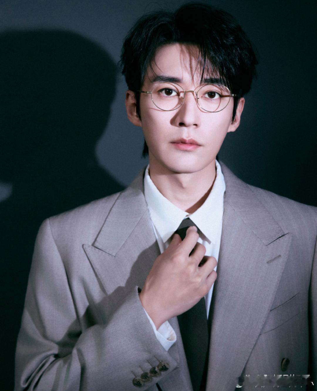 1.《兰香如故》最开始找了很多男演员演男主，但都没人愿意接，最后才给了刘学义，现在剧破3w，那些男演