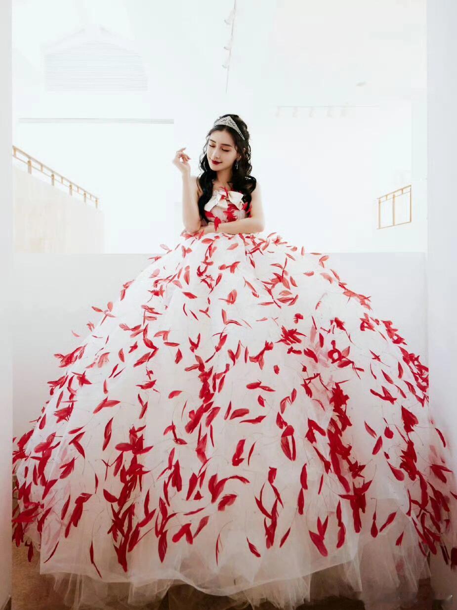 以前Angelababy穿高定都是品牌方求着她穿吧……现在怎么变成这样了Ange