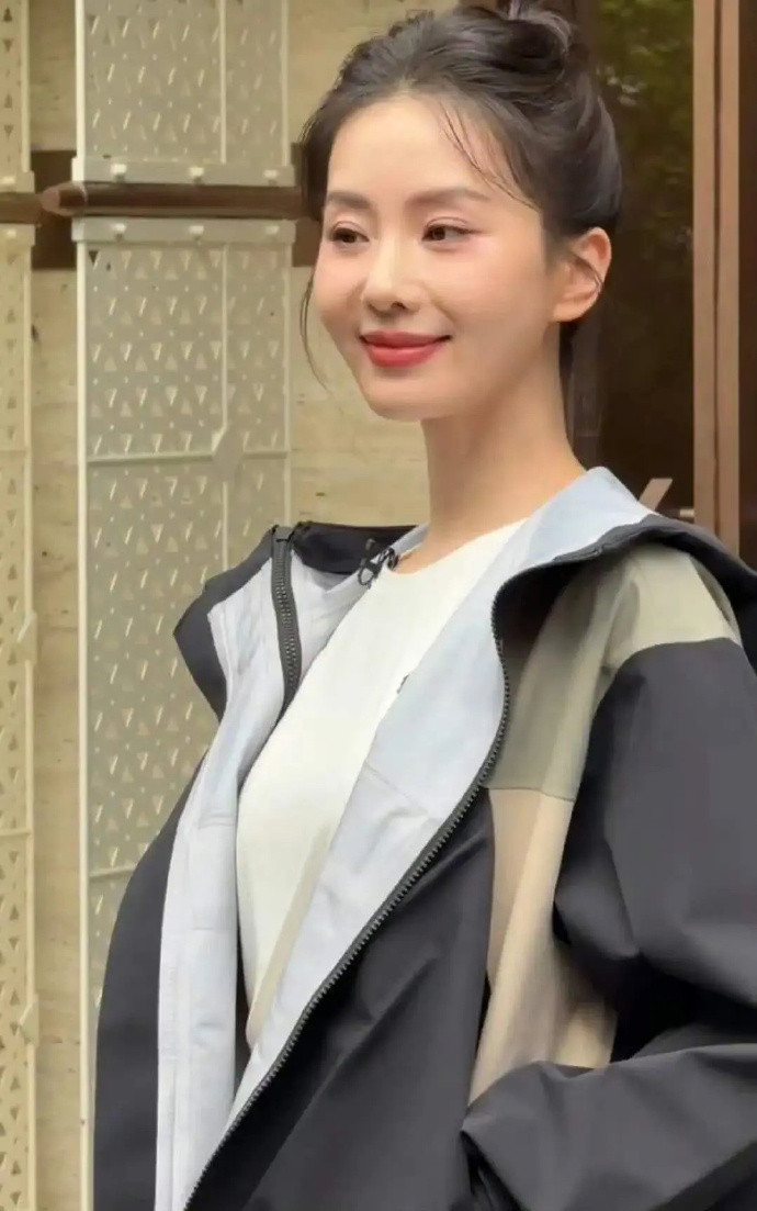 还是别做面部护理了，感觉脸变得很僵硬。