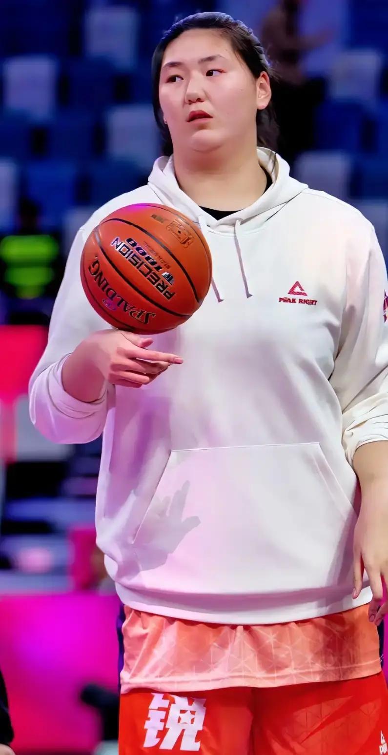 别再信“身高2米28跑不动”那套了。中国女篮正在撕掉所有关于天赋的旧标签。