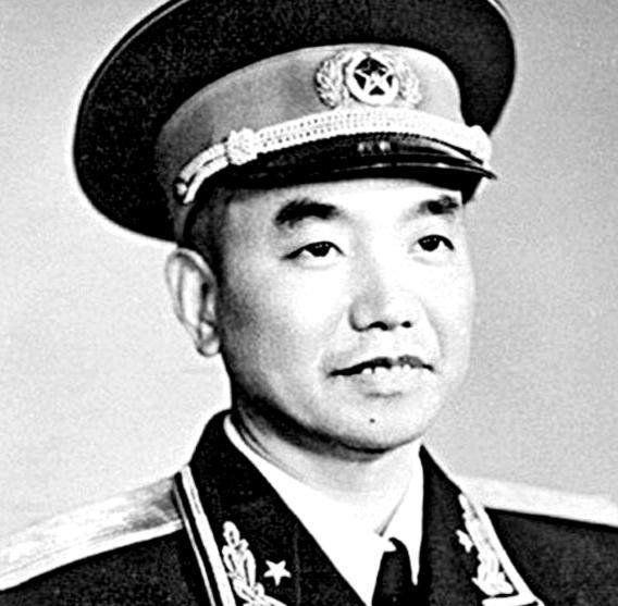 1931年，萧克师长在战俘营中猛然驻足，目光落在一名俘虏身上时神色骤变，立即喝令