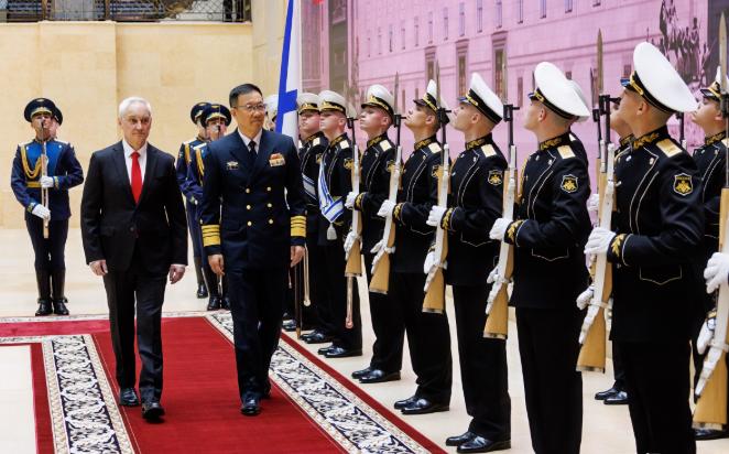 俄罗斯高规格接待中国当地时间4月24日，国防部长董军应俄罗斯邀请出访，在此期