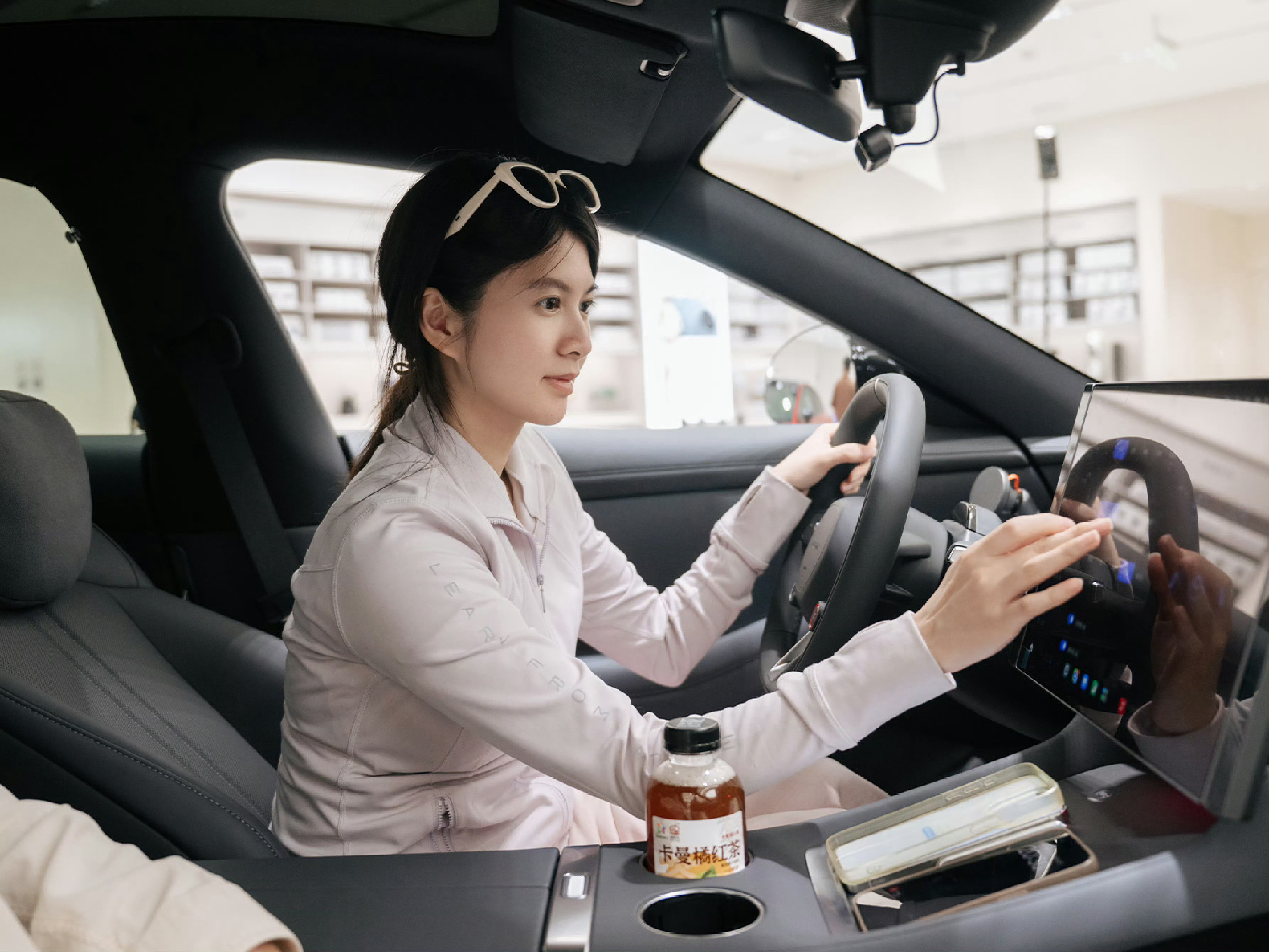 小米YU7GT成为赛事保障车：真的是始于颜值，忠于全面：有轿跑的运动张力+SU