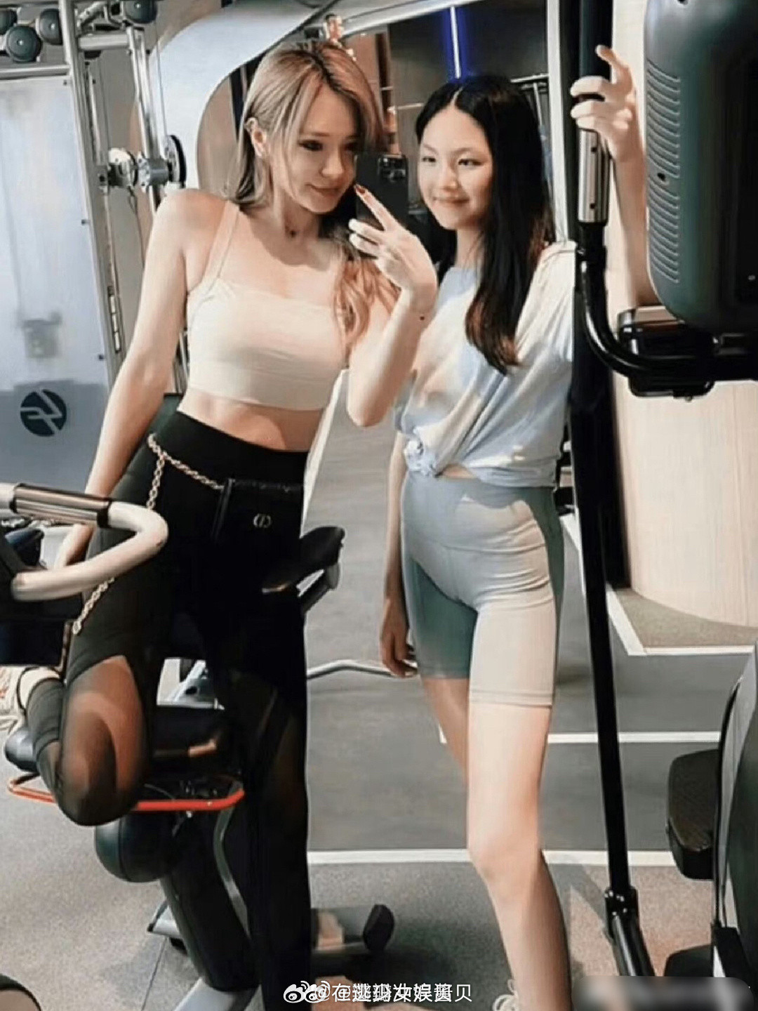 王诗龄这个腿算得上内娱第一直了