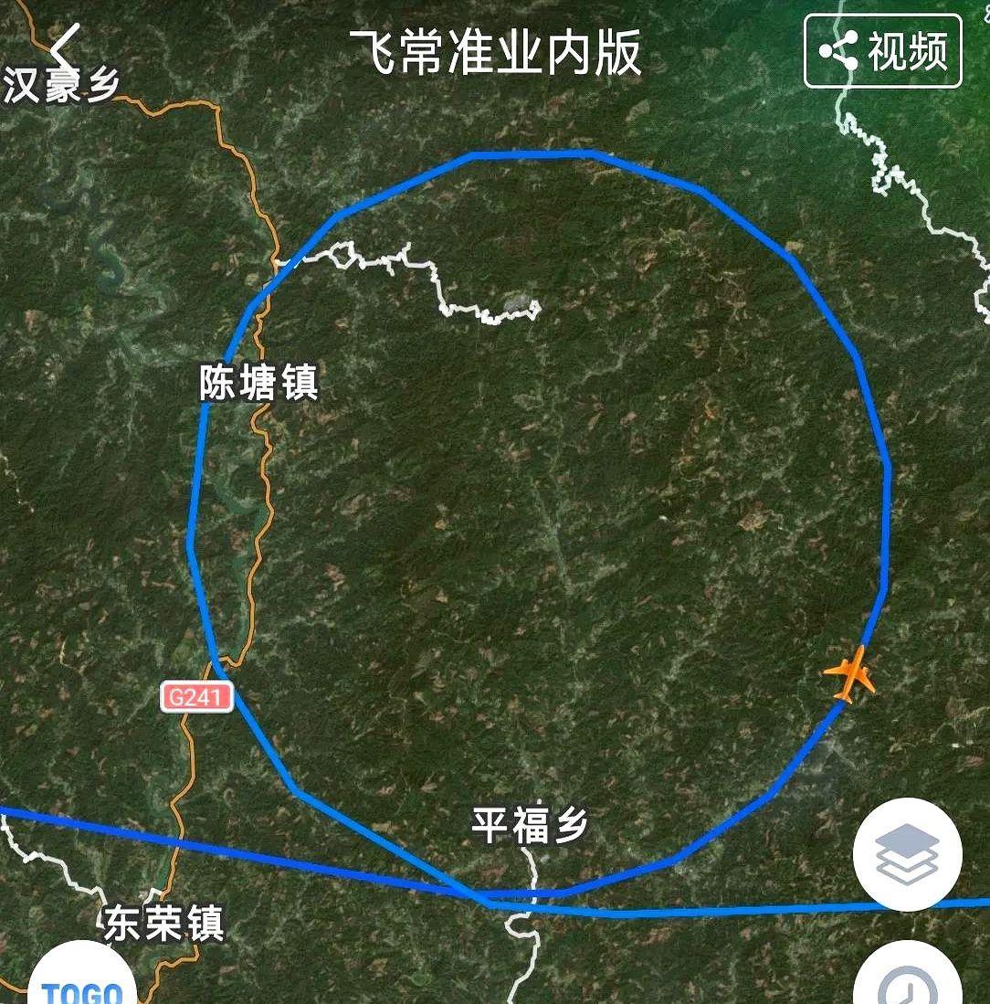 乌航一架737客机在梧州市藤县空域盘旋！2025年5月16日下午，乌鲁木齐航空