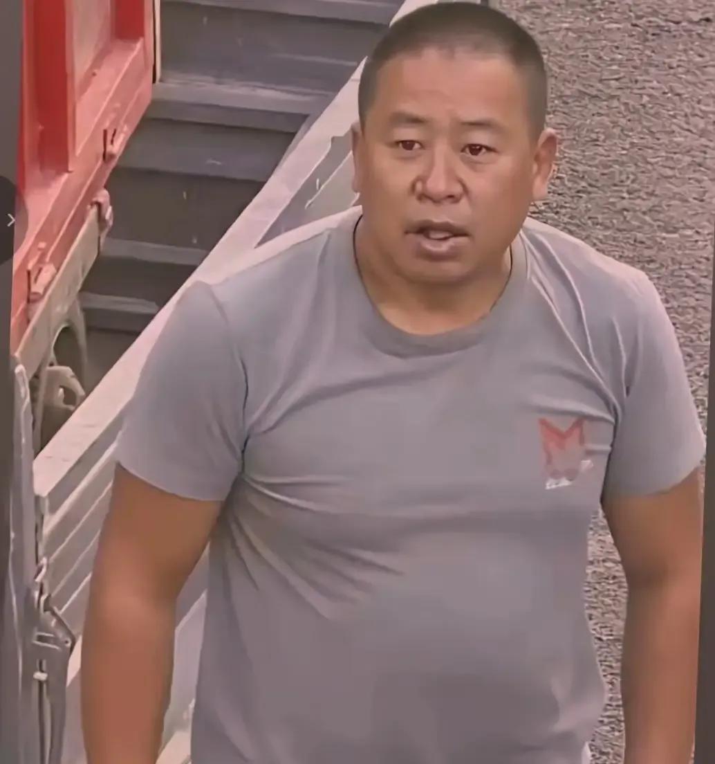 夏付刚堪比特种兵，多方力量搜寻，无人机、警犬排查依旧没有线索夏付刚这名字，最近