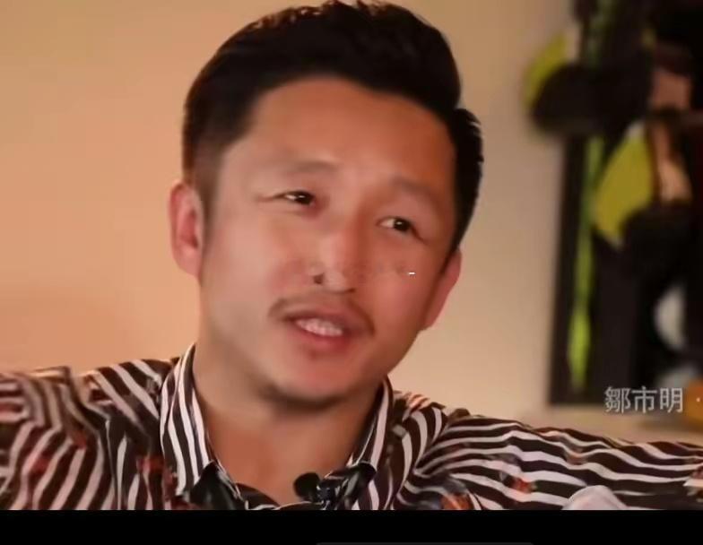 邹市明最近一段采访被人翻出来了。他说了一段话，不是关于两亿债务的，是关于自己最初