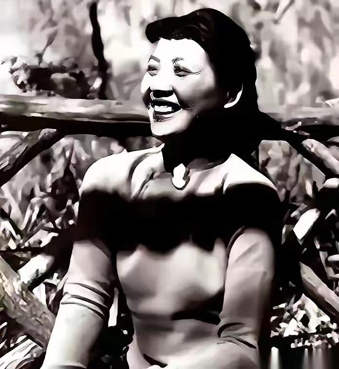 党组织派她潜伏南京，给了二十根金条。结果这个女人，打了整整三年麻将，把钱输了个精