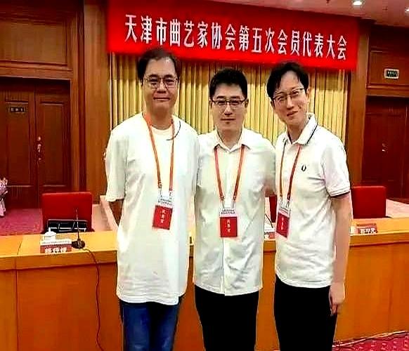 73岁杨进明给50岁郭德纲作揖行里规矩就这么硬。1951年生人、