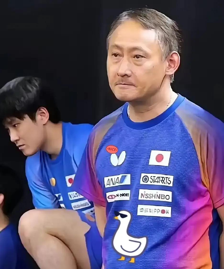 他刚拿了冠军，职业生涯却可能提前结束了。不是因为伤病。香港夺冠后，他提了一