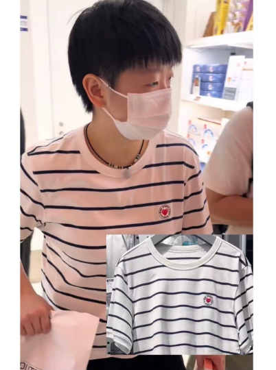 哇莎莎穿一件新衣服，莎莎平时都是李宁的常规文化衫，这一次在日本机场居然穿了新