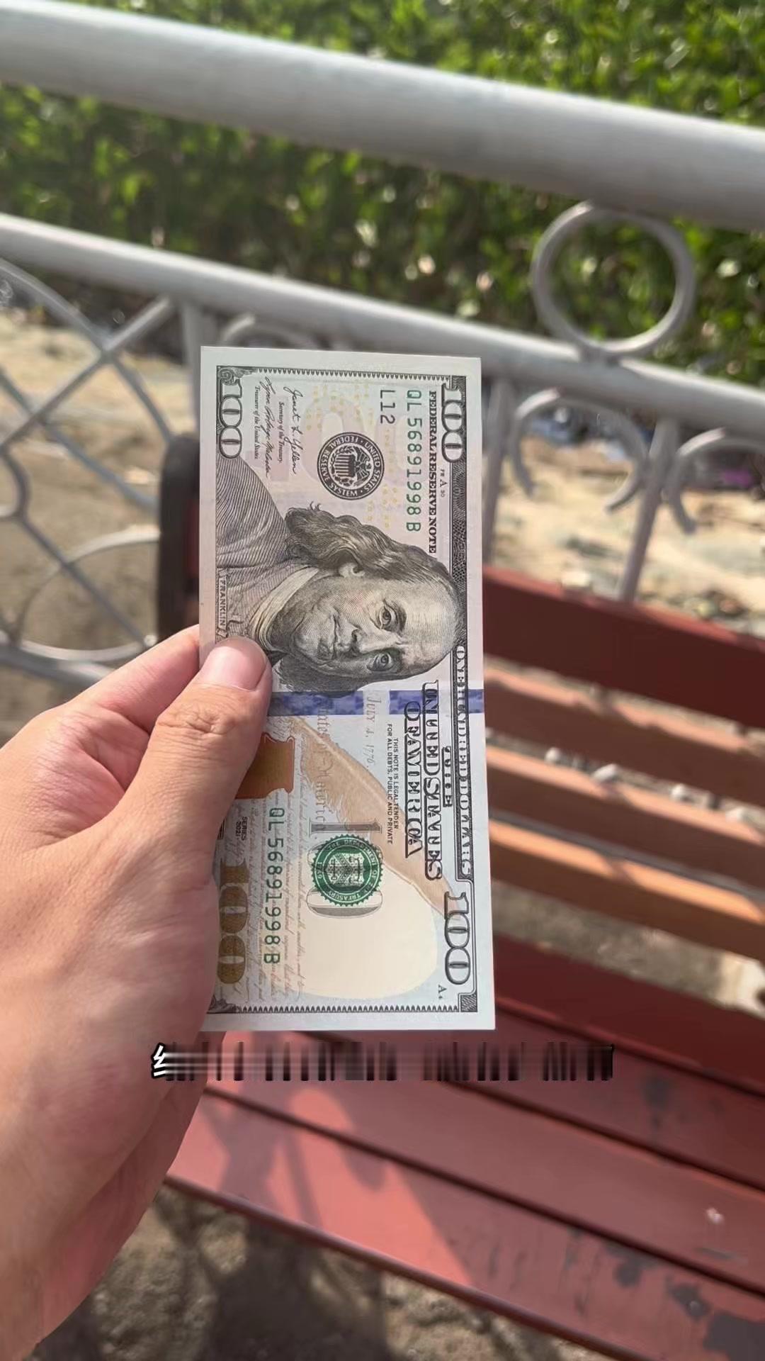 🌞越南热到钱都变红？给大家看看越南到底有多热，放100块钱在这里，然后钱都被晒