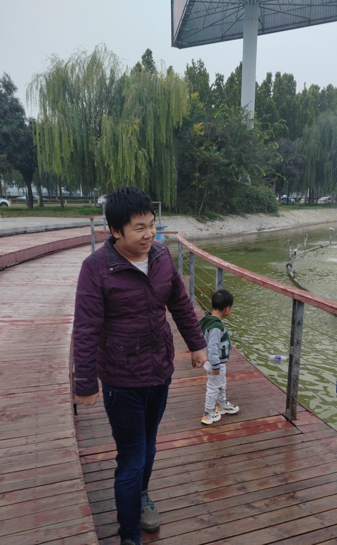 我的大孩儿重度自闭症15岁,从小到大折腾的我不轻,别的不说,光他大便我就受不了,