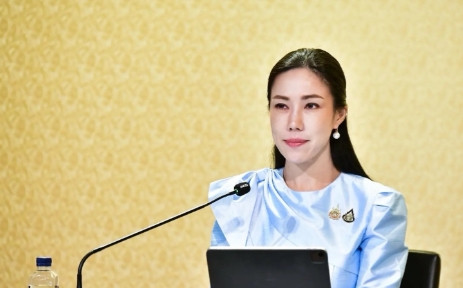 8月18日，泰国总理府副发言人萨西卡女士介绍了在泰国财政部与储蓄银行和农业合作银
