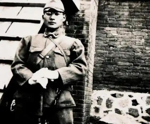 这是一本日本宪兵的日记：日本兵当着10几个男人的面糟蹋了一个中国女人！19