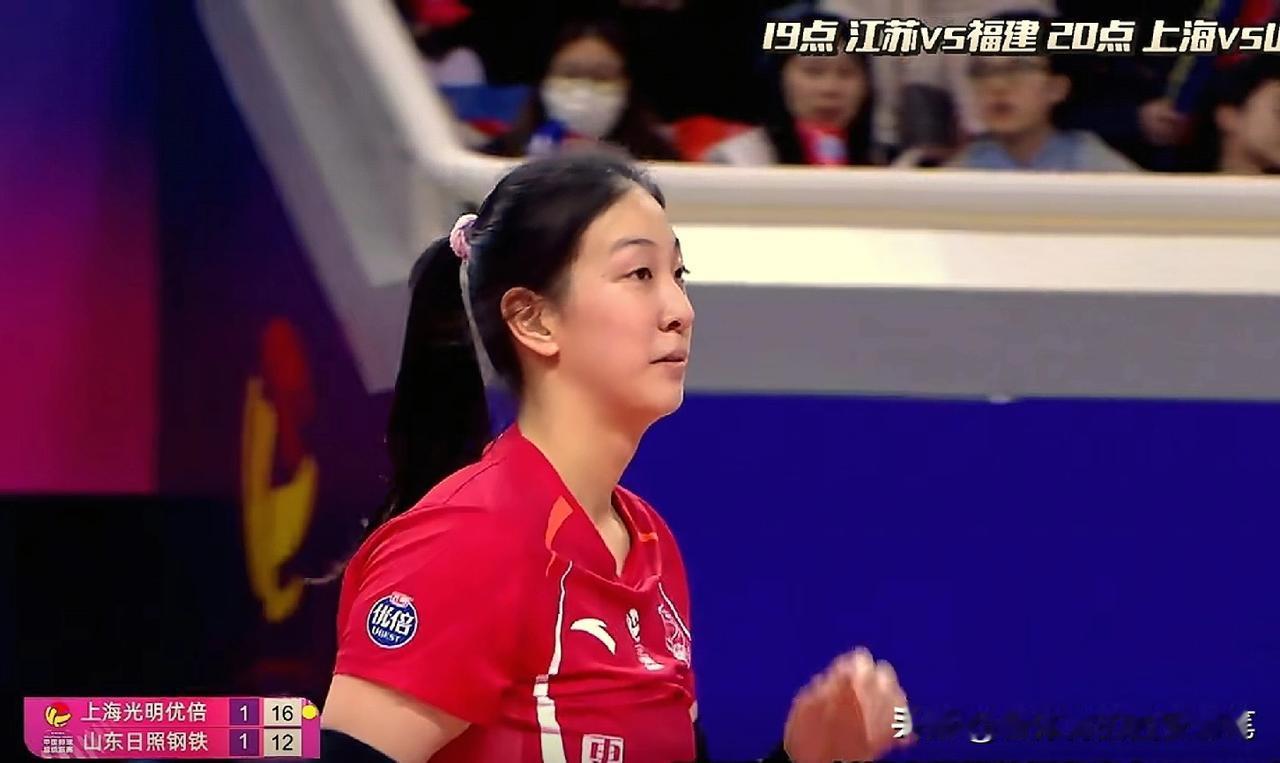 收官之战，表扬一下上海女排这三人[呲牙笑]，常规赛末轮打山东女排，且不说上海女排的