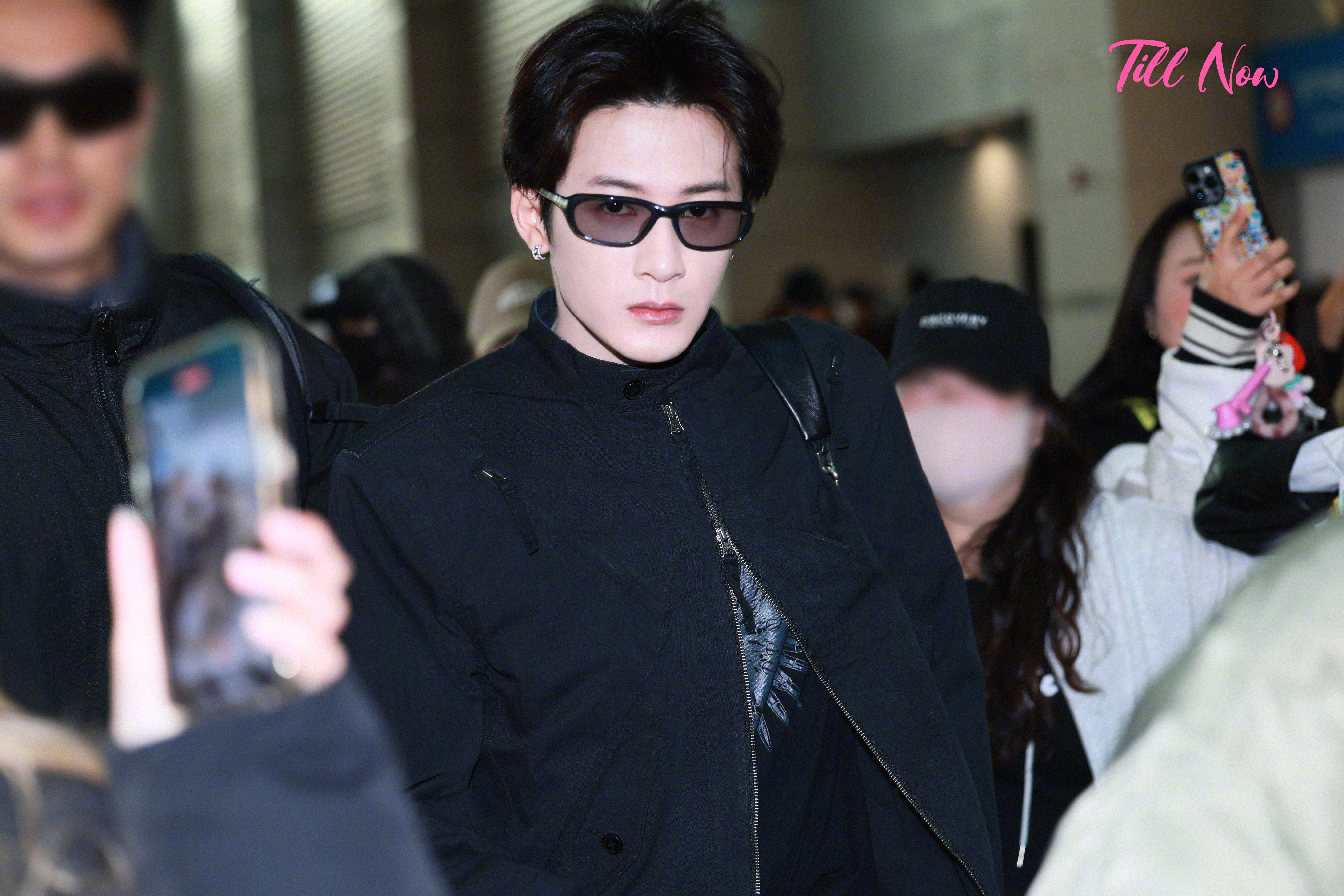 檀健次你神图有了檀健次你神图有了！韩国的机场出发图完全就是男团成员照好么？檀健