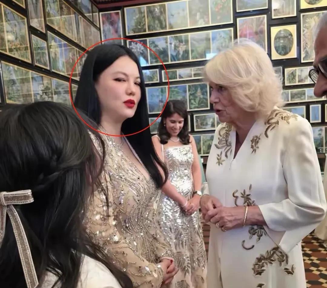 李湘带女儿见王室，连发四条动态炫耀，她真的在炫富与攀权贵的路上越走越远。原来李