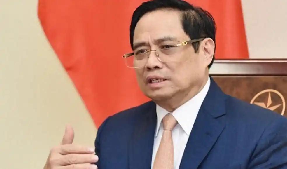越南连遮羞布都不要了？刚和美国签完