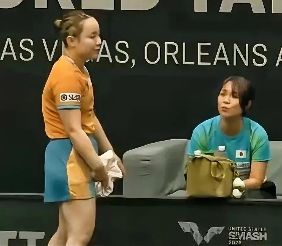 孙颖莎被淘汰出局，伊藤好像有些不高兴啊，她还等着和莎莎PK呢！这孩子就喜欢和莎莎