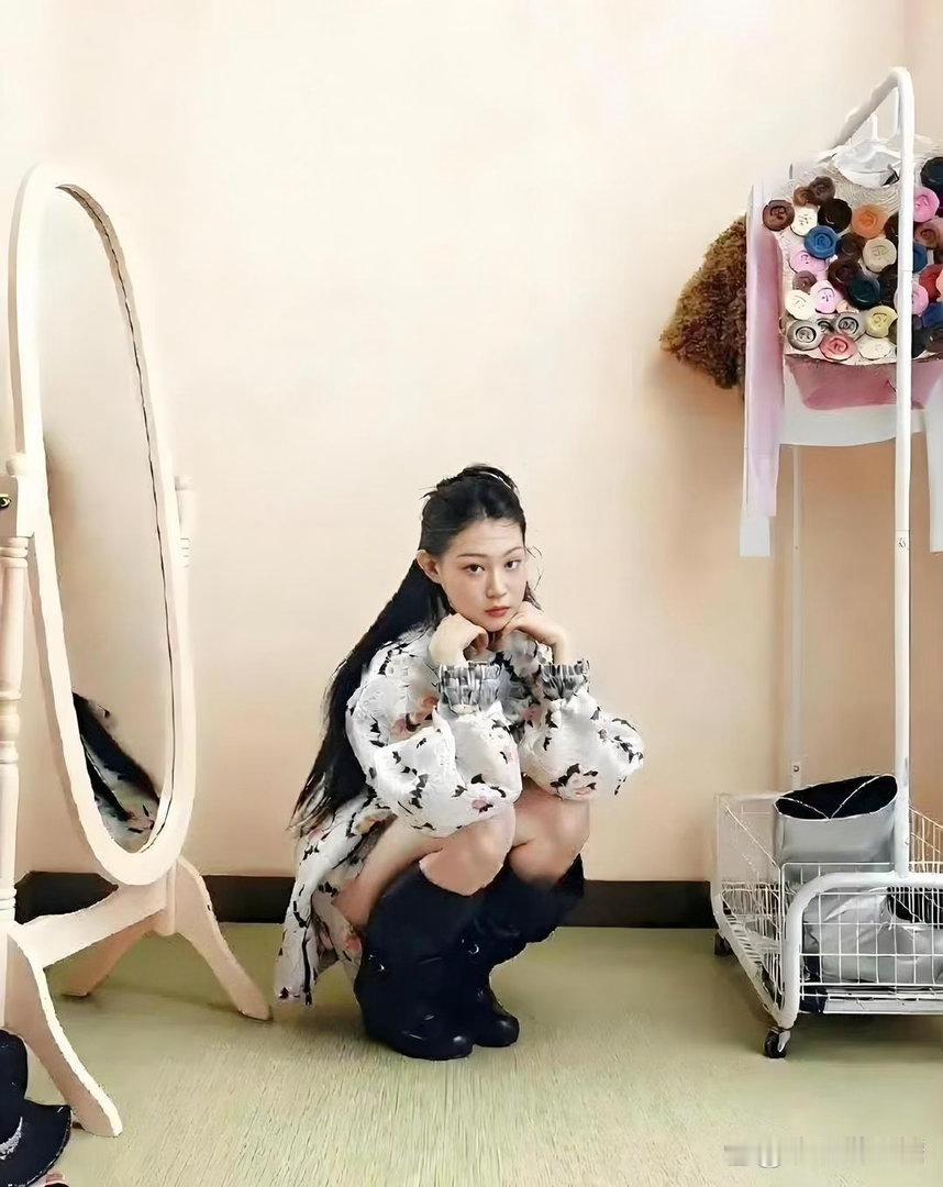 小沈阳是真舍得捧女儿，沈佳润第三次登上杂志封面，比以前好看了