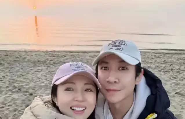 大家快去骂醒董璇！原来是董璇经纪人给她报名参加的综艺，目的是让网友骂醒她，经纪人