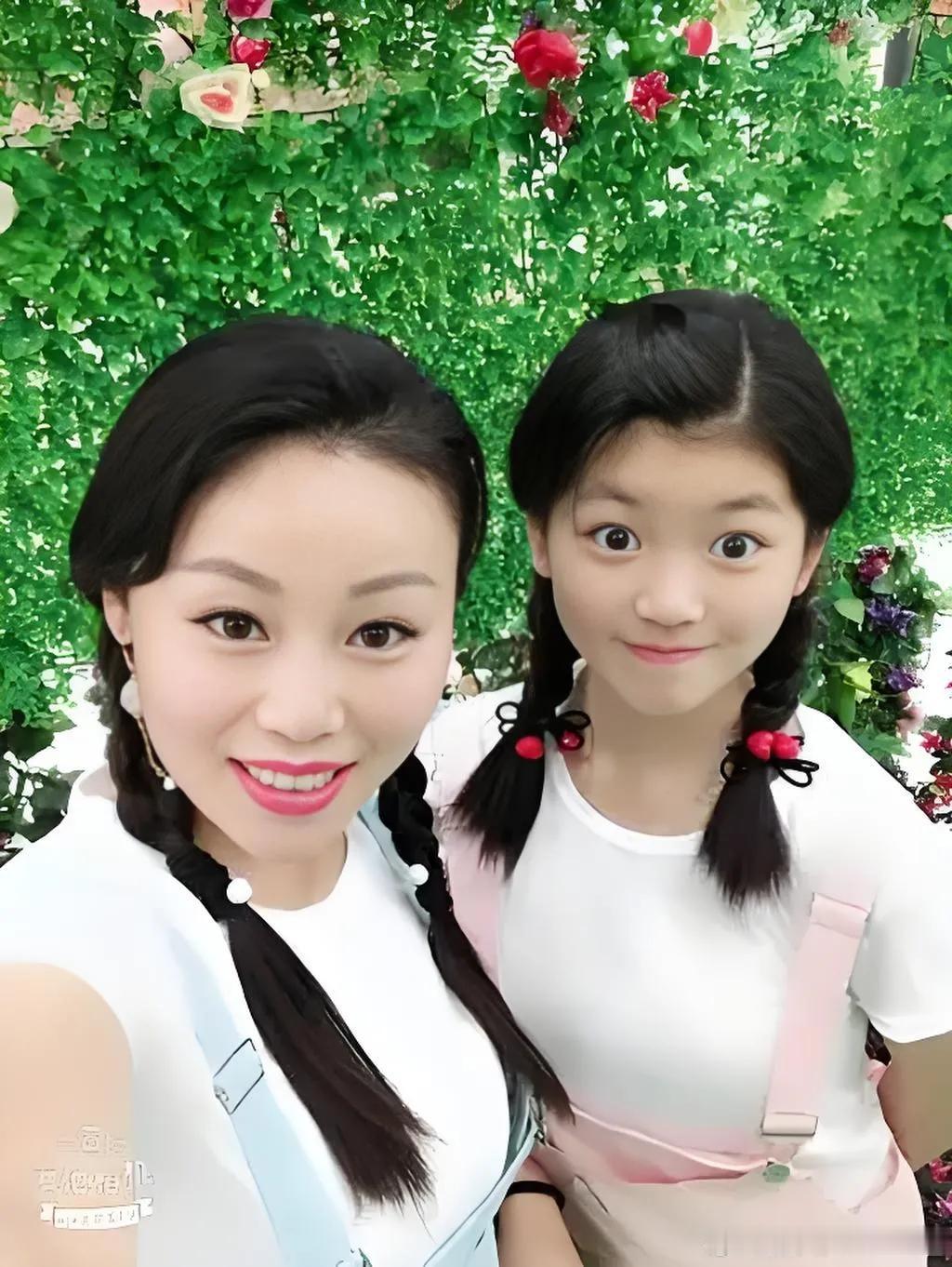 草帽姐女儿说自己快毕业了，让她去北京参加毕业典礼，草帽姐说如果你爸要是去，我就不