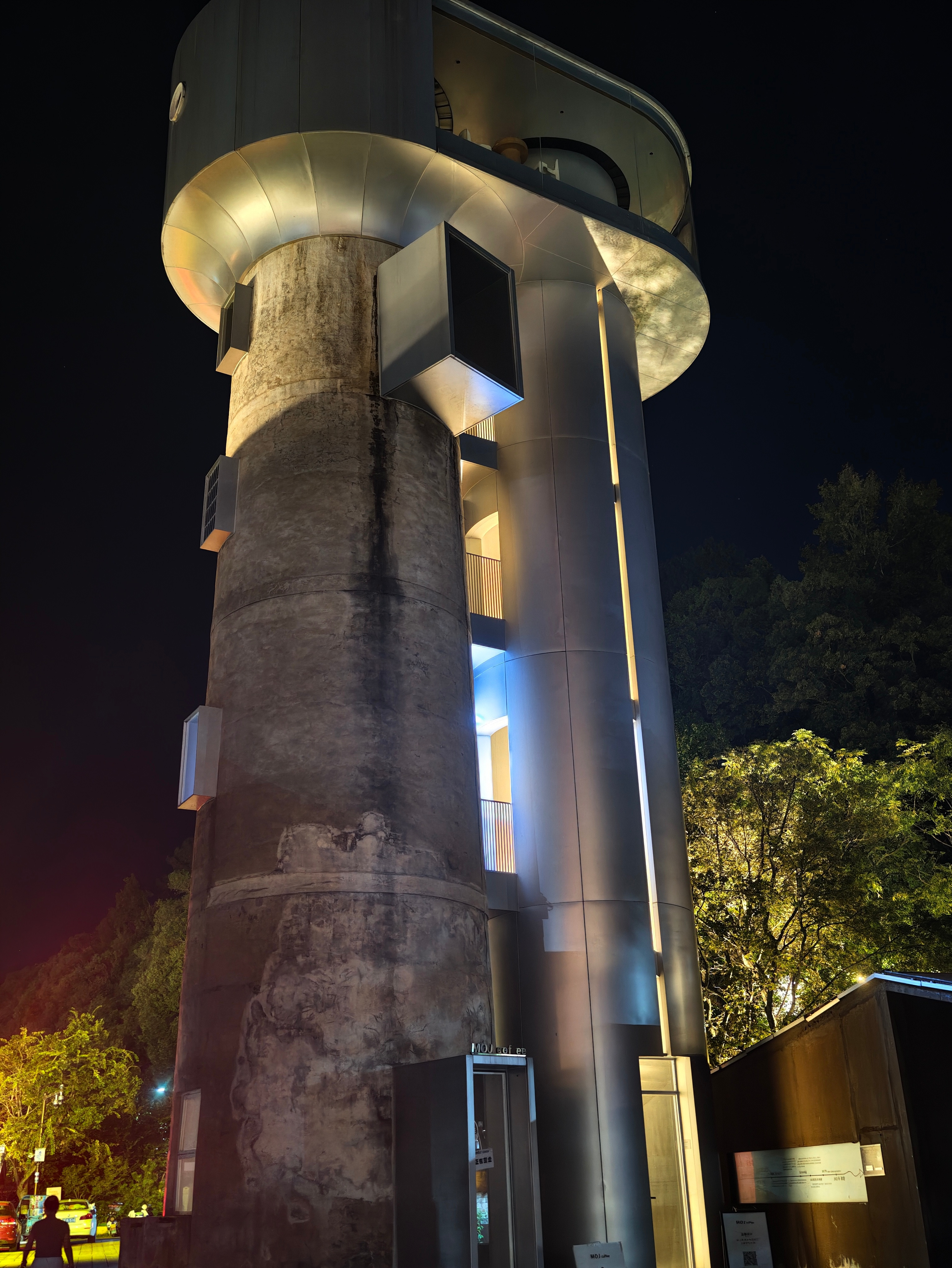 龙泉西街废弃水搭改的咖啡厅！坐在顶上风景一流​​​