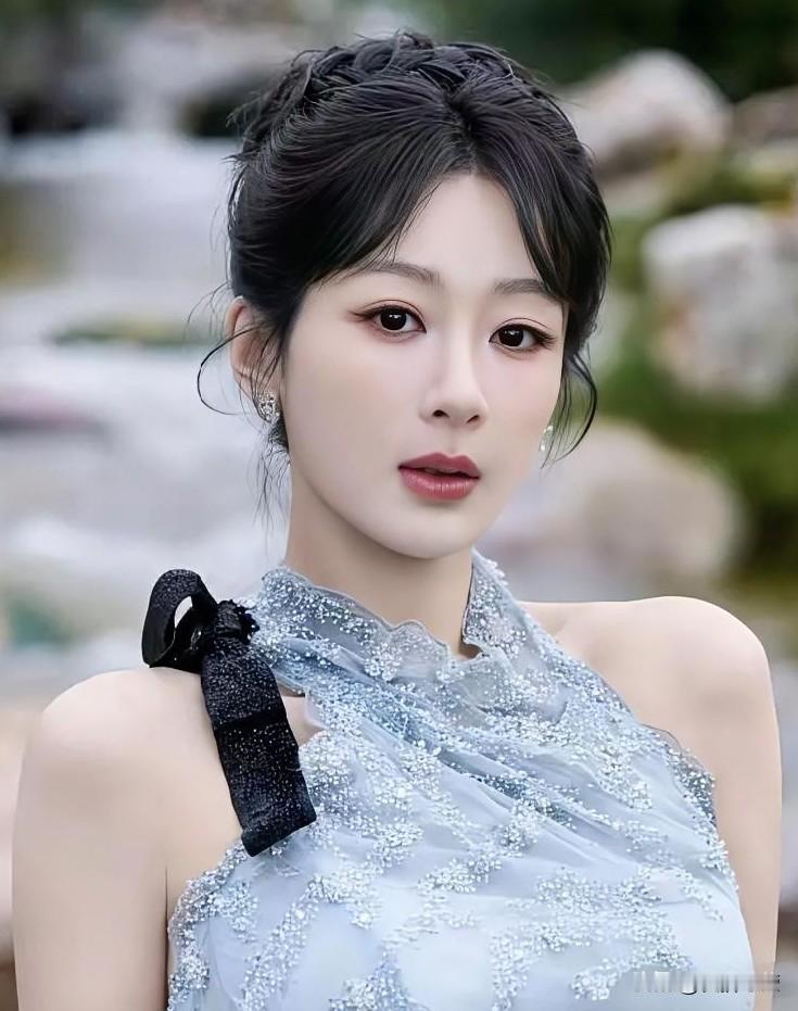 33岁的杨紫至今未婚，关于她迟迟不步入婚姻的缘由，网上众说纷纭，坐等张一山、择偶
