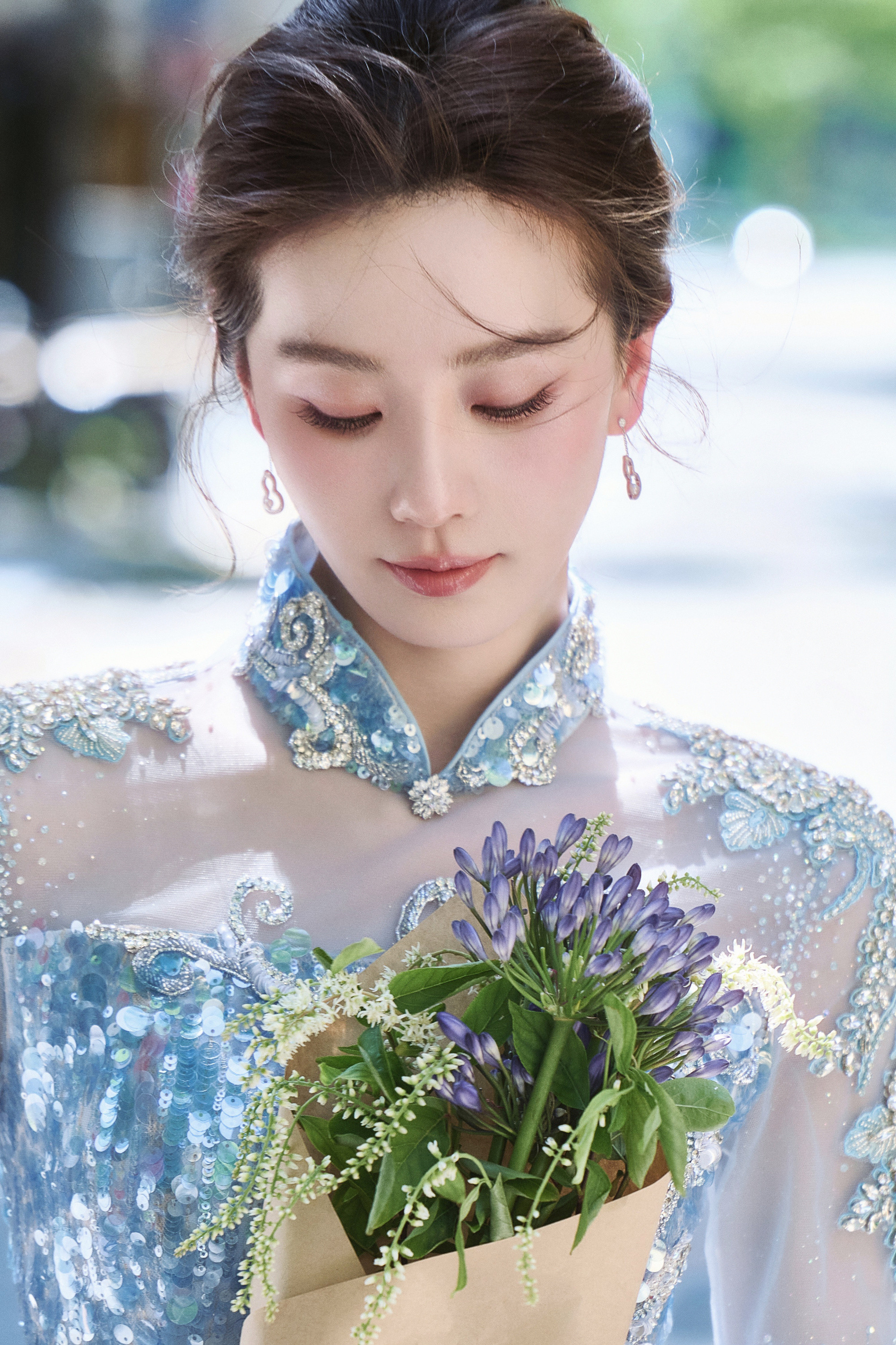 我听过很多只属于盛夏的蝉鸣和恰好吹过的热烈晚风，收藏过很多关于夏天的句子和每个爱