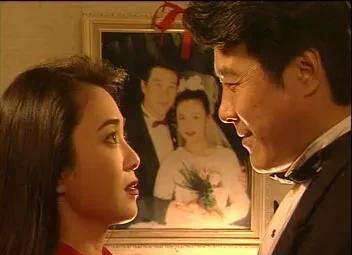 我觉得老公出轨的女人，离婚要慎重。我姑姐的老公是国企业务员，在她35岁那年，她