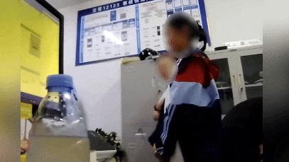 “警察叔叔，我要报案！我被骗了！”5月16日深夜凌晨，一名初中生在家人陪伴下走进