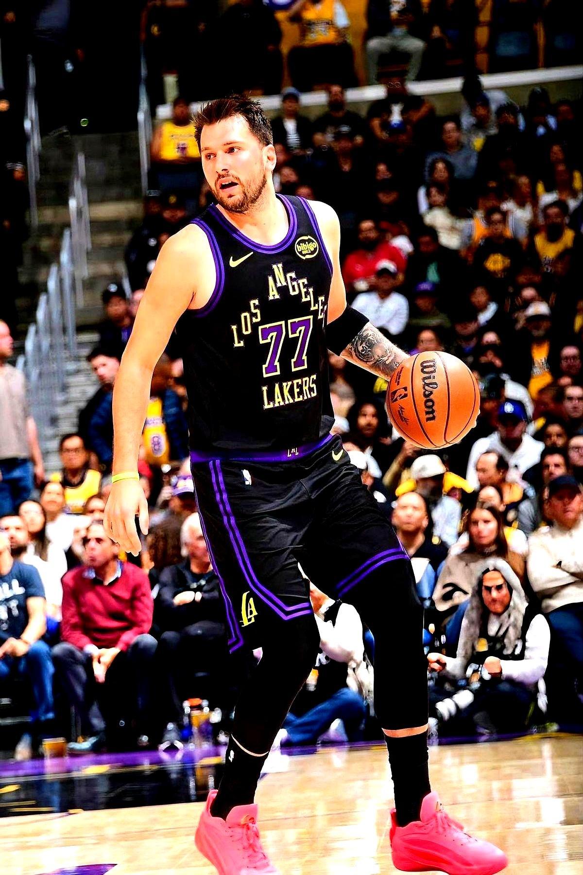 联盟最残酷的真相，是天赋永远比不上兜底。2025年2月，东契奇脱下独行侠球