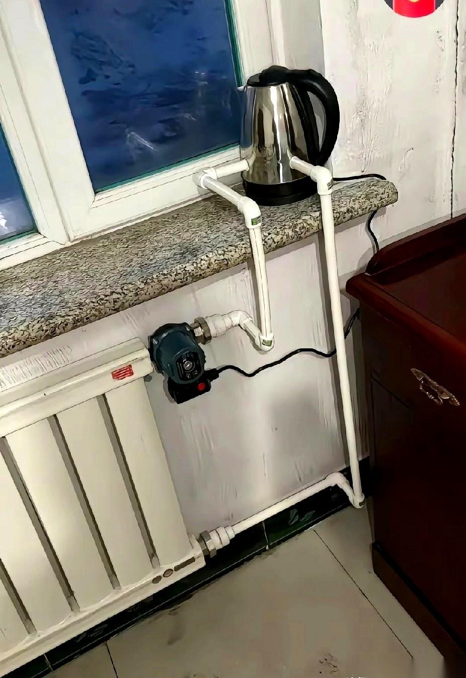 一个烧水壶，几根管子，据说直接把我们小区那些收了几千块钱暖气费、却让业主在家还得