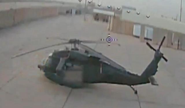 美军出动C-17运输机装载撤离驻巴格达黑鹰直升机，胜利营不言胜利！2026年3