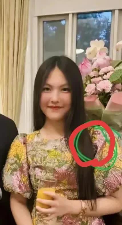 李湘估计晚上睡不着觉了不是因为她的事业，也不是因为她的老公，更不