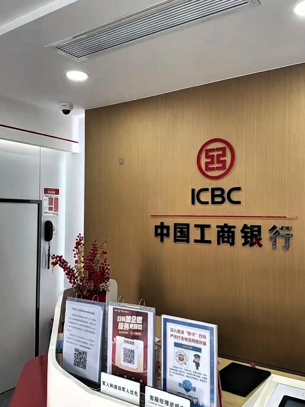 在工行待了十年的朋友，最近总念叨：再有钱，也千万别乱买黄金了！这阵子